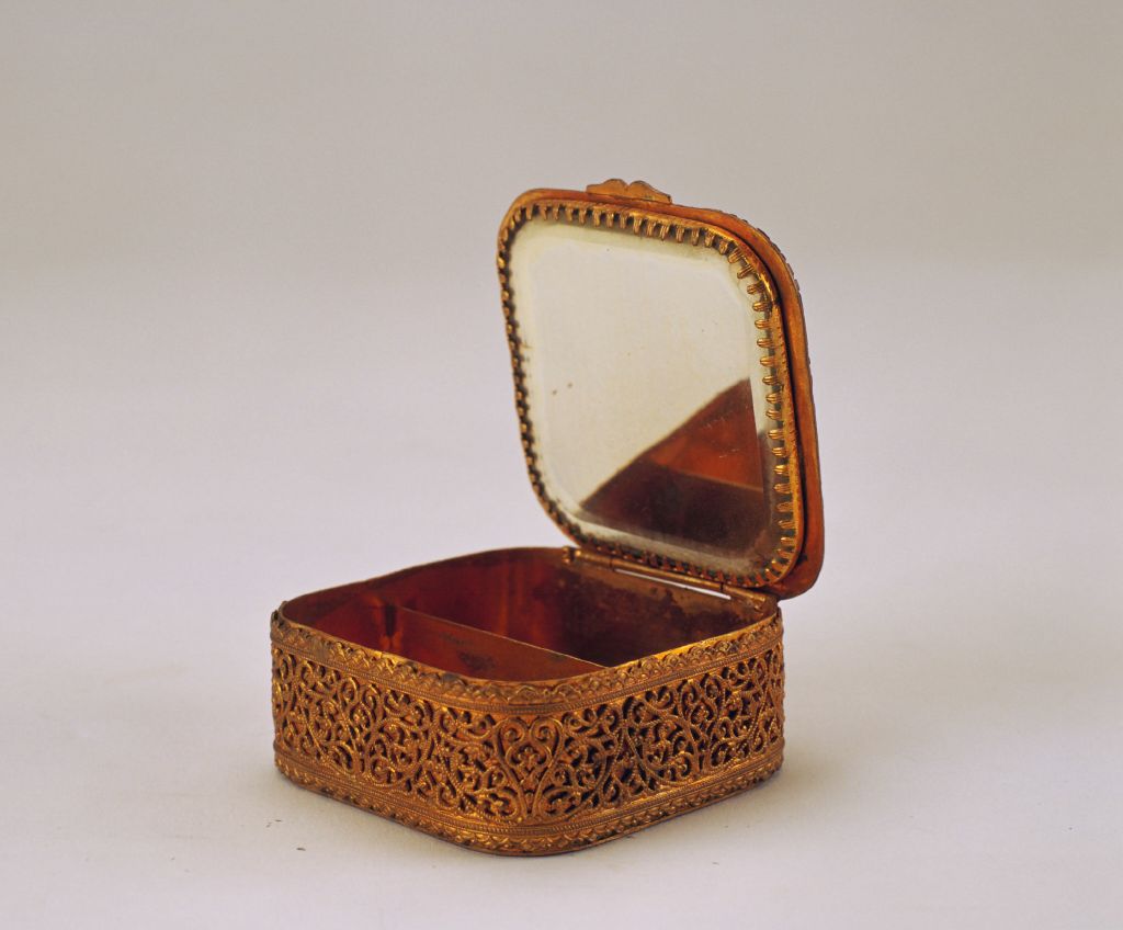 图片[1]-Copper gilded square corner powder box-China Archive